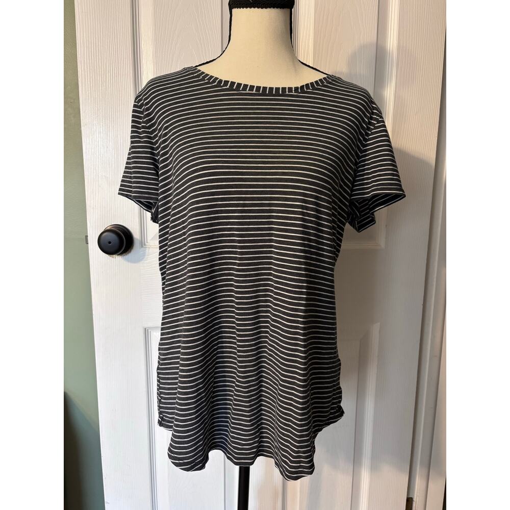 Lululemon Women's T-Shirt Dark Gray & White Stripe Relaxed Fit Athleisure
